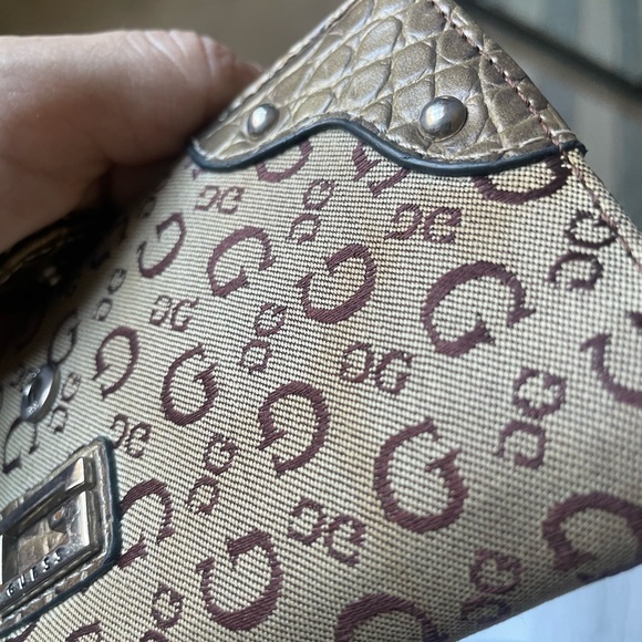 Vintage Guess Wallet - Picture 9 of 10